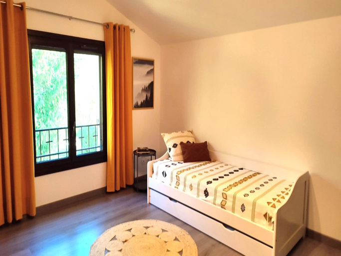 Bedroom 2, Villa in Bruniquel by Aveyron River, Tarn-et-Garonne