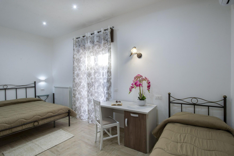 Bedroom 4, Il Ritrovo degli dei, Napoli