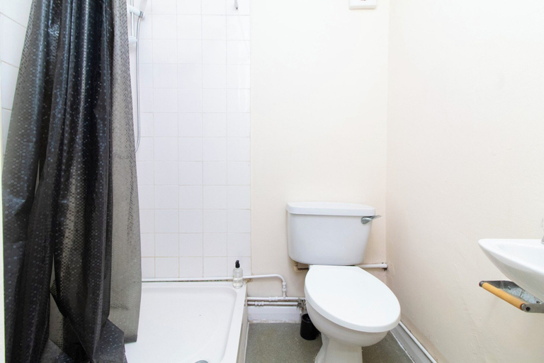 Bathroom 2, Brookvale Guest House Room 16, Southampton