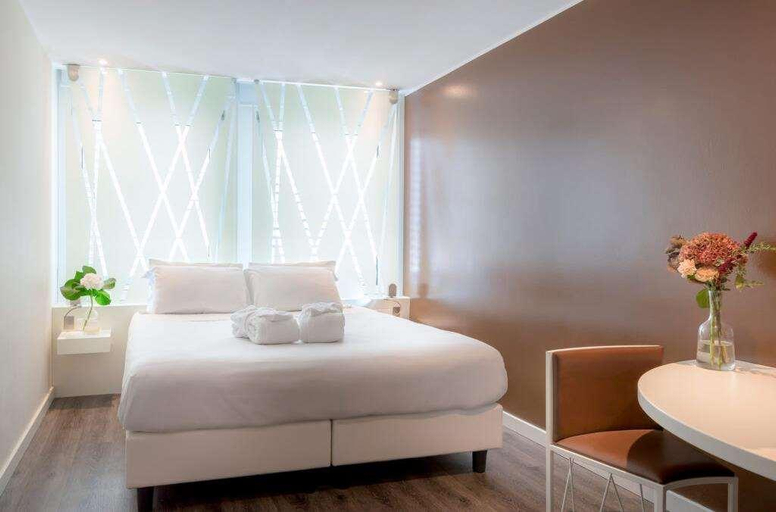 Bedroom, Hotel Admiral, Khoni