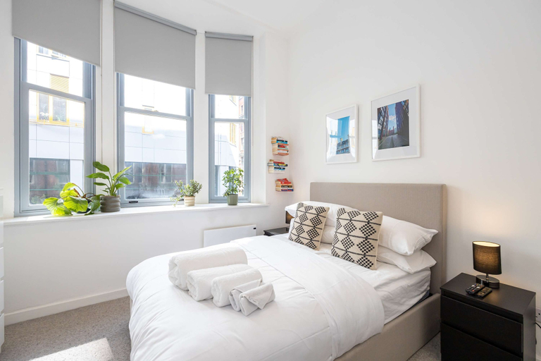 Room 2, Azure Suite 1BR City Walks, Manchester