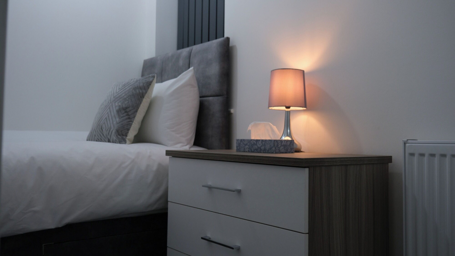 Room 2, Modern House - 3 Bedrooms - 1 Bath - ManCity, Manchester