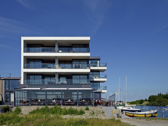 Others 4, Apartment in Veere with Marina Views