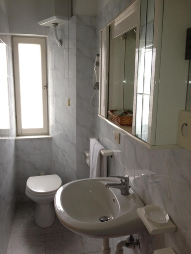 Others 5, Albergo Anita Alassio, Savona
