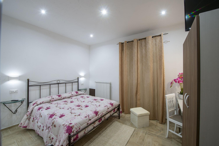 Bedroom 4, Il Ritrovo degli dei, Napoli