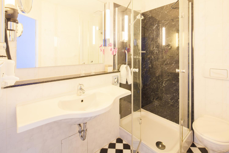 Bathroom 3, Hotel Brandies, Berlin