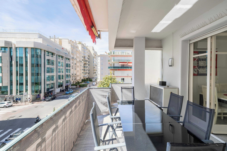 Outdoor dining 4, Modern Apartment - 2br-4p- Croisette Plage, Alpes-Maritimes
