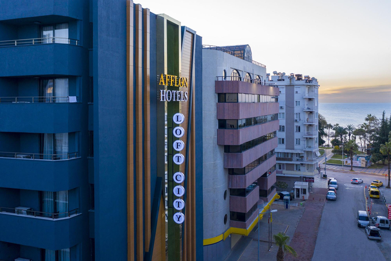 Exterior & Views