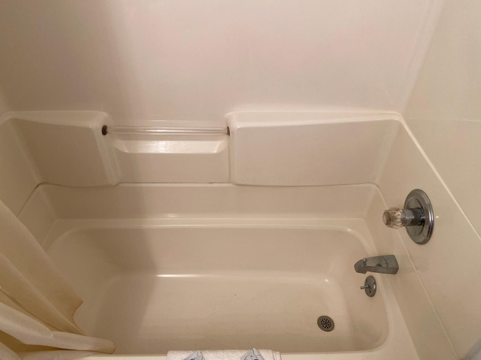 Bathroom 4, Royal Inn, Clinton