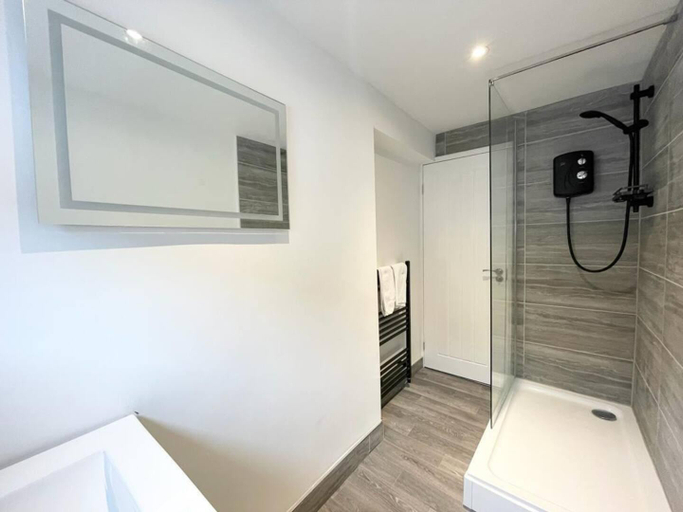 Bathroom 2, Bloomfield Apartments , Blackpool