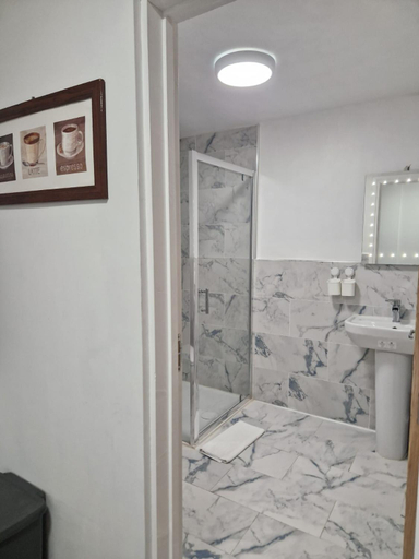 Bathroom 3, Crown House, Oxfordshire