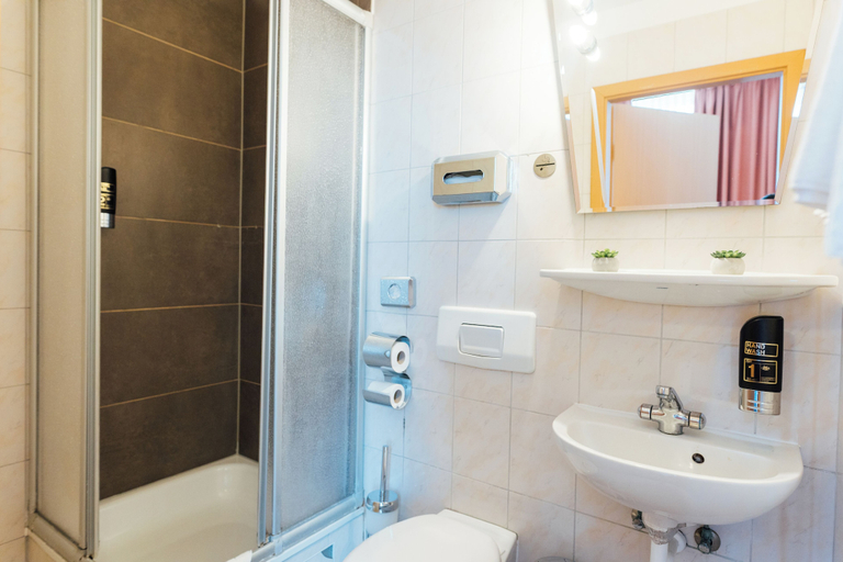 Bathroom 4, Steen S Hotel, Hamburg