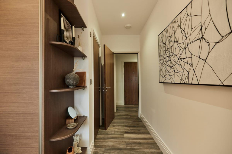 Others 2, The Harlesden Escape -Spacious 3BDR Flat + Balcony, London