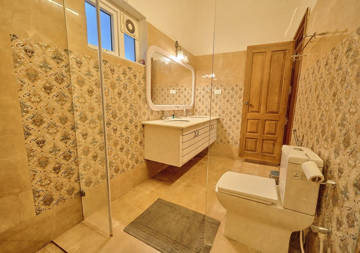 Bathroom, Emerald Stays Ooty by VOYE HOMES, The Nilgiris