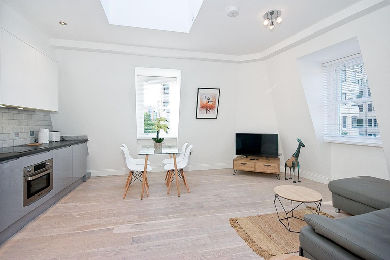 Others 5, Interlude House E Penthouse by City Living London, London