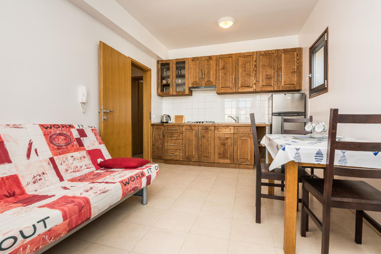 Others 4, Apartment Silverstar, Vir