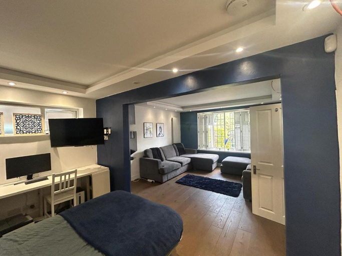 Bedroom, Spacious Guest House, Wandsworth, Balham, London
