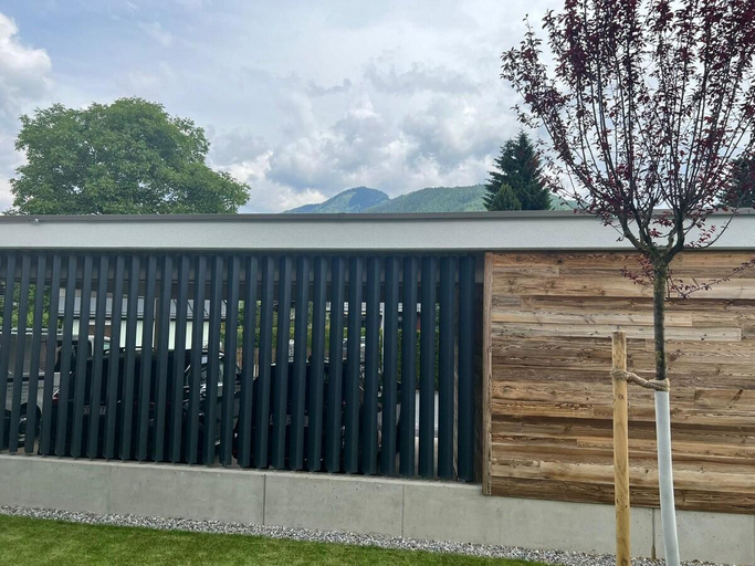 Exterior & Views