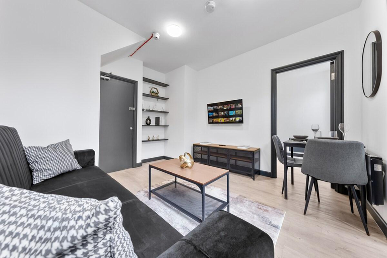 Others 4, Mini Royale' - 1BDR - Parking, London