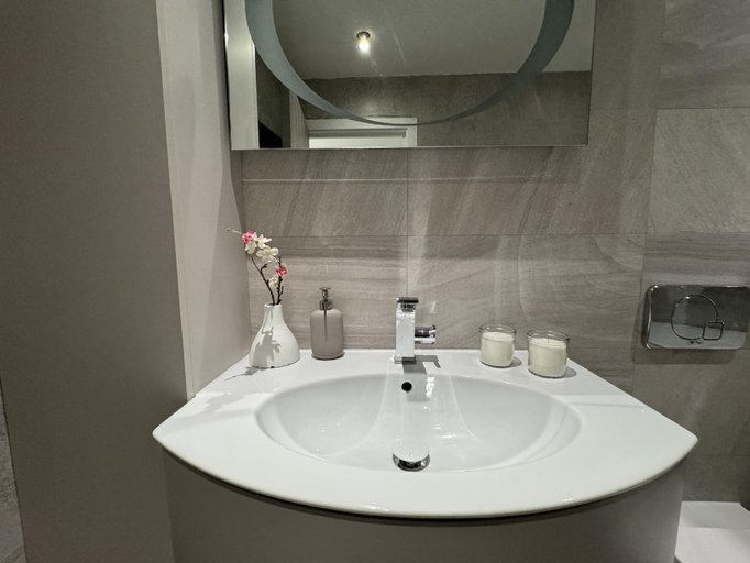 Bathroom 3, FT10 Brick Lane Apartments, London