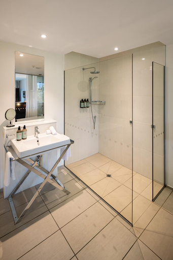 Bathroom 7