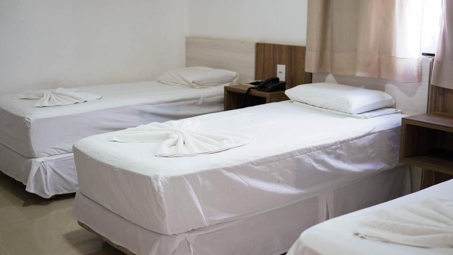 Bedroom 2, Hotel Bizzon, Jequié