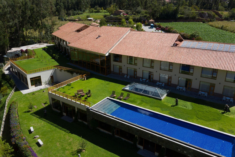 Exterior & Views