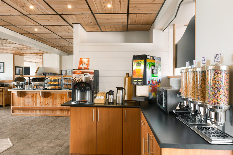 Food & Drinks 5, Days Inn by Wyndham Golden, Columbia-Shuswap
