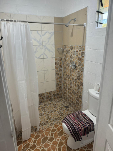Bathroom 3, Transit Motel, Aana Alofi III