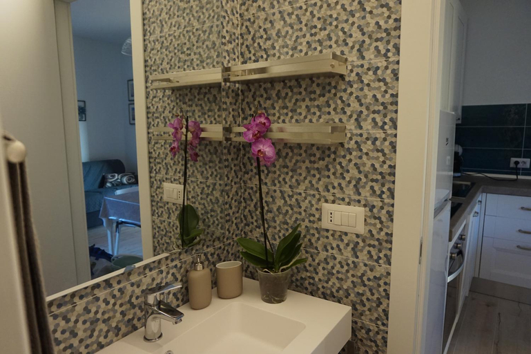 Bathroom 3, Bombarde Natural House, Sassari