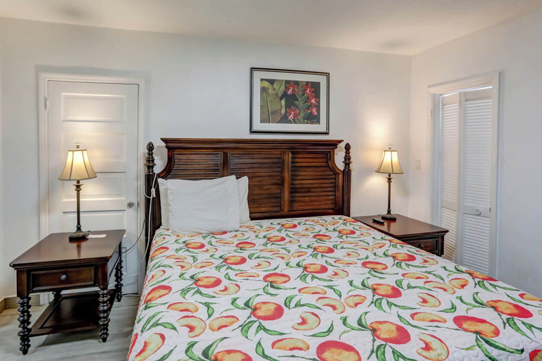 Bedroom 3, Richards Motel Courtyard, Broward