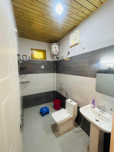 Bathroom 4, NEERANGANA RETREAT, Dehradun