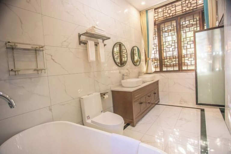 Bathroom, Heqing Cunshi Manor · YouRan Residence, Dali Bai