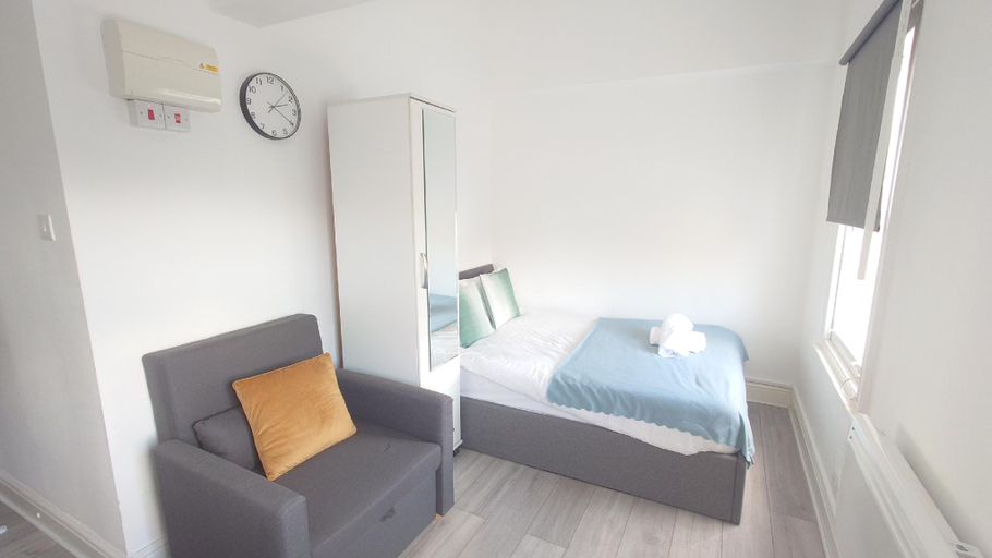 Bedroom 2, Camden Studios, London