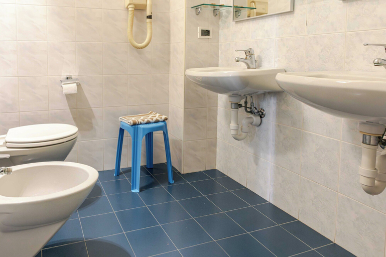 Bathroom 5, Hotel 3 Comfortable Stay in Ventimiglia, Imperia