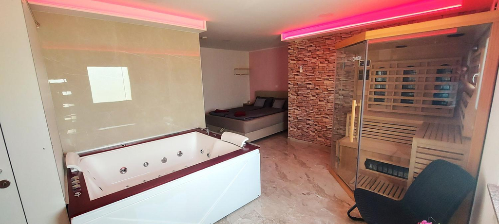 Others 2, Apartma Oli, Koper