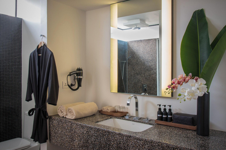 Bathroom 5, Viroth's Hotel, Siem Reap