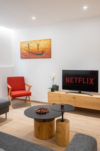 Room 4, Exclusive 3-bedroom Haven in Kolonaki Center, Attica