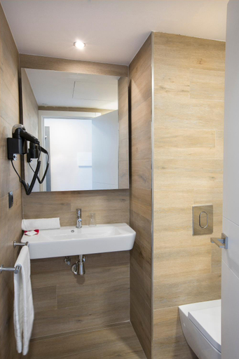 Bathroom 4, Mar Hotels Playa de Muro Suites, Baleares