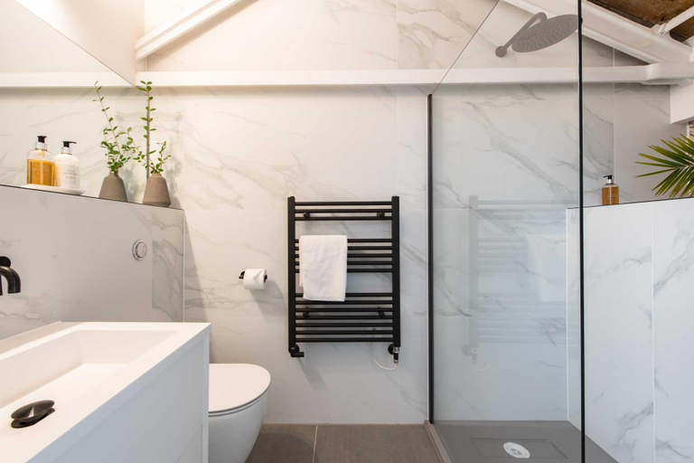 Bathroom 4, Suite21@RWY, Plymouth