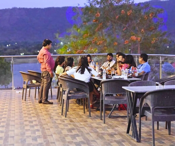 Food & Drinks 4, Sizzle Bay Resort, Pune