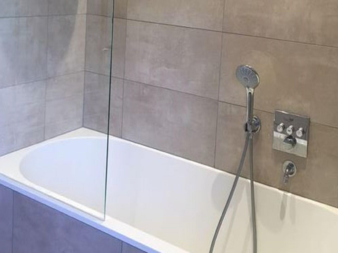 Bathroom 3, Cottage with Tennis Court, Namur