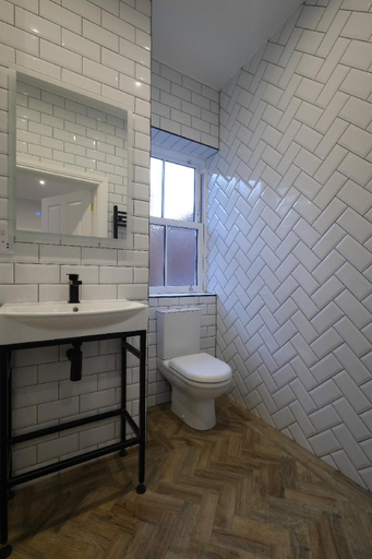 Bathroom 2, Red Lion Apartments, Lincolnshire