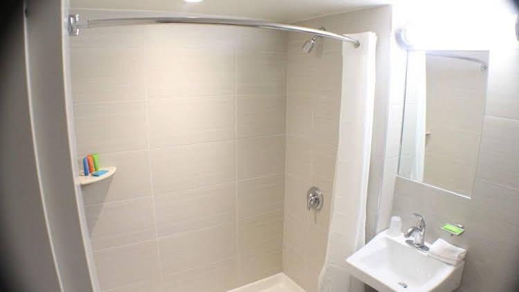 Bathroom 3, Hotel Cliff, New York