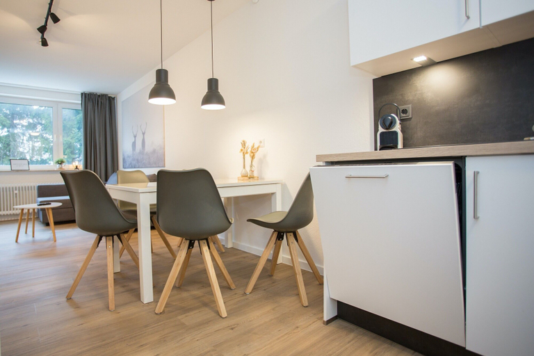 Dining 5, Welcoming Apartment in Winterberg With Balcony, Hochsauerlandkreis