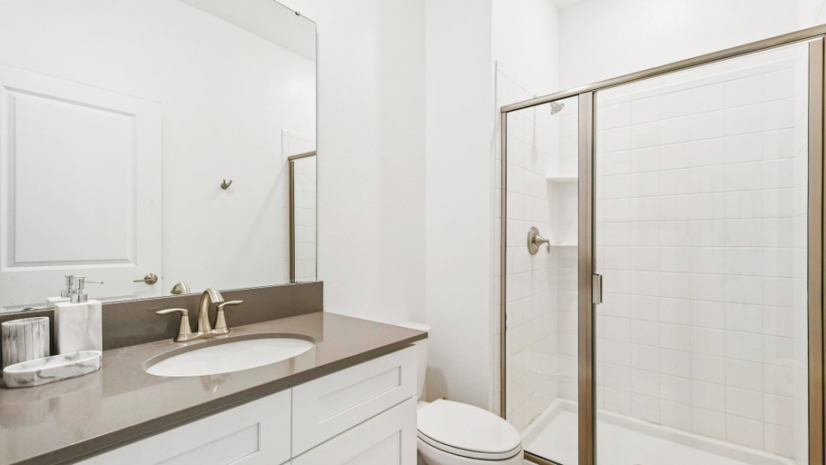 Bathroom 3, 4BR Tropical Storey Lake Townhome Private Pool, Osceola