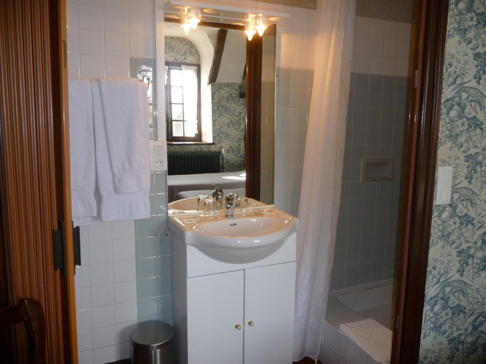 Bathroom 4, Logis Hotel et restaurant Auberge Le Ratelier, Morbihan