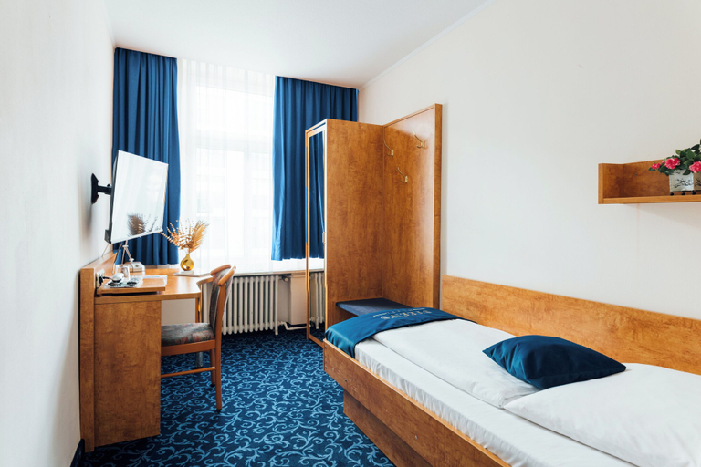 Bedroom 5, Steen's Hotel, Hamburg
