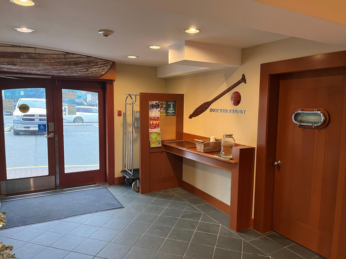 Public Area 2, Sidney Waterfront Inn Suites, Capital