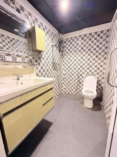 Bathroom 3, Venus Hotel, Colombo